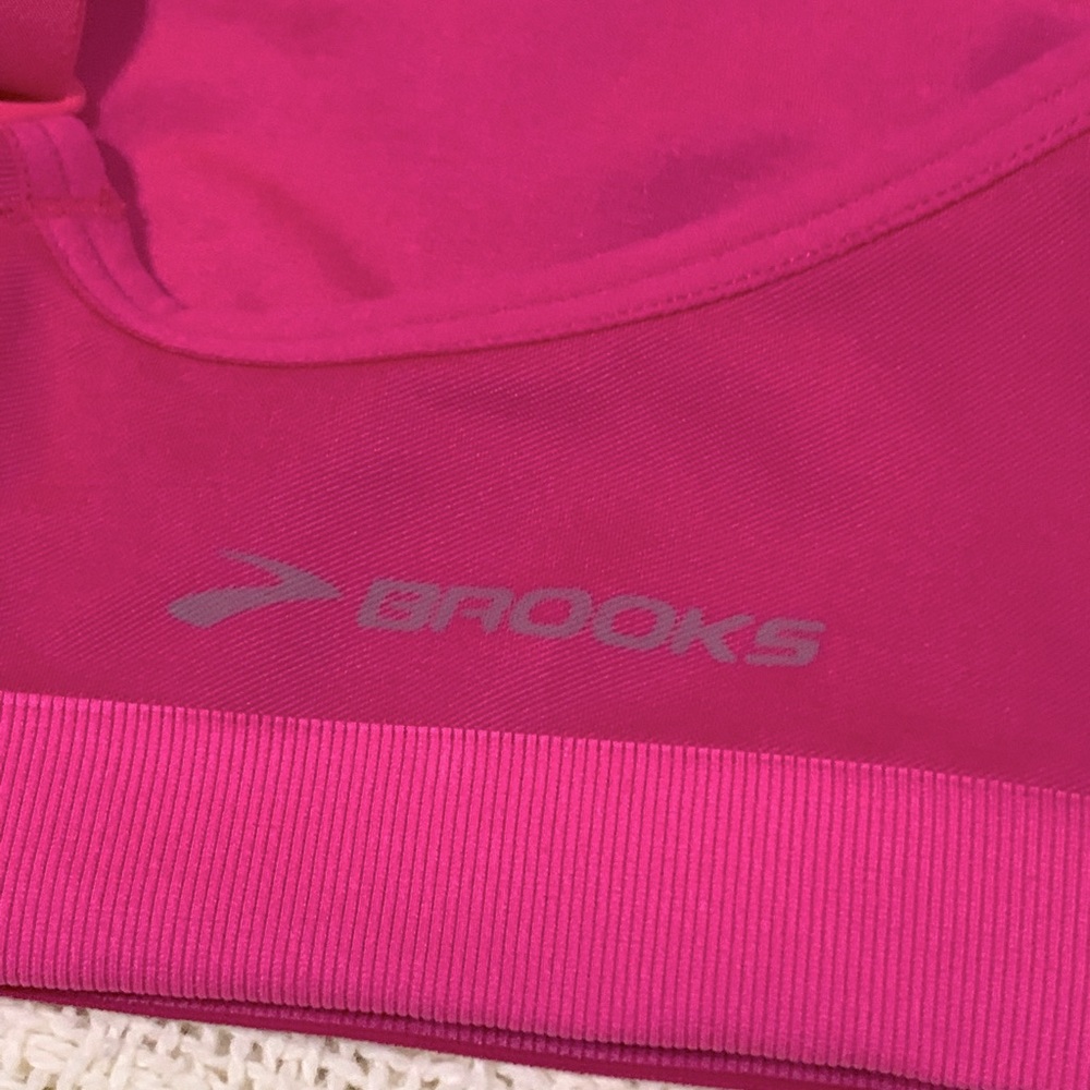 New Pink Brooks Sports Running/Exercise Bra! - Picture 4 of 9